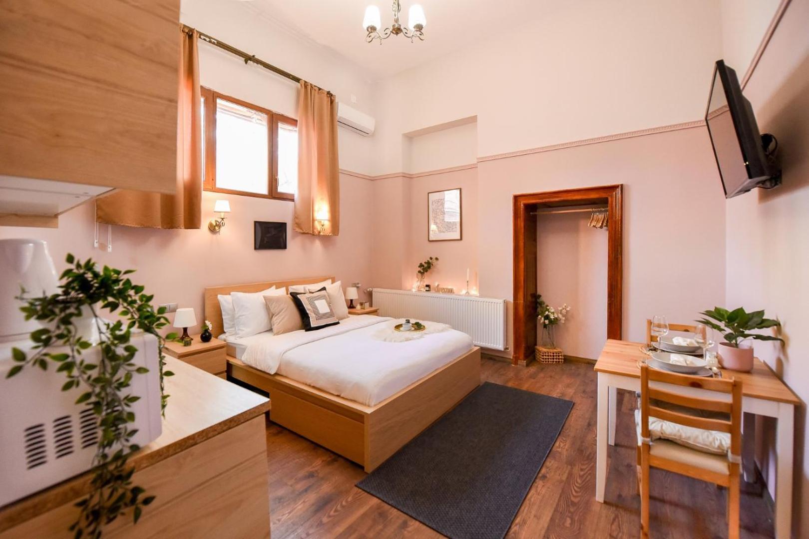 Historic Charm, Modern Comfort - Accommodation In The Heart Of The Old Town Bukarest Zimmer foto