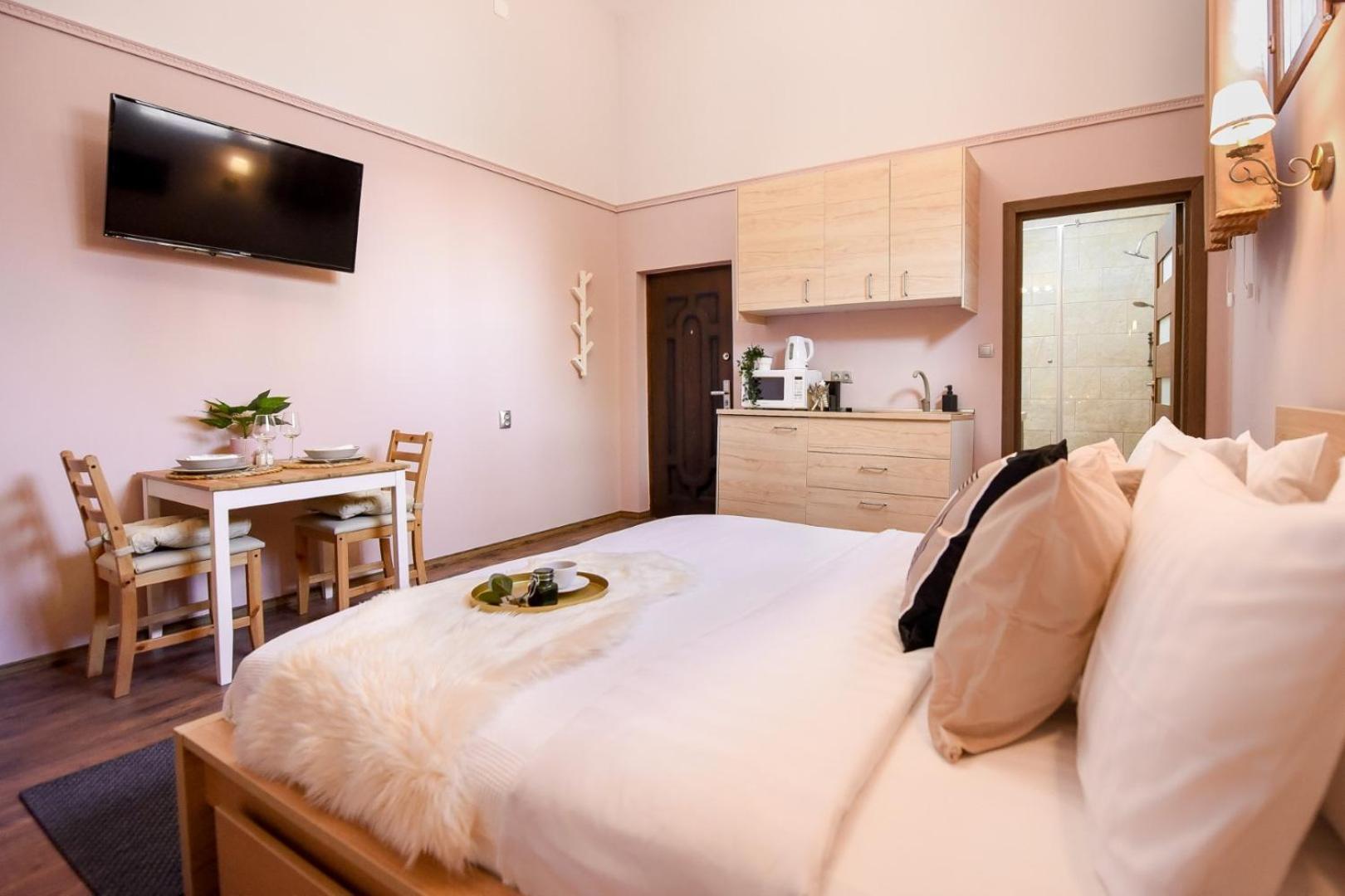 Historic Charm, Modern Comfort - Accommodation In The Heart Of The Old Town Bukarest Zimmer foto