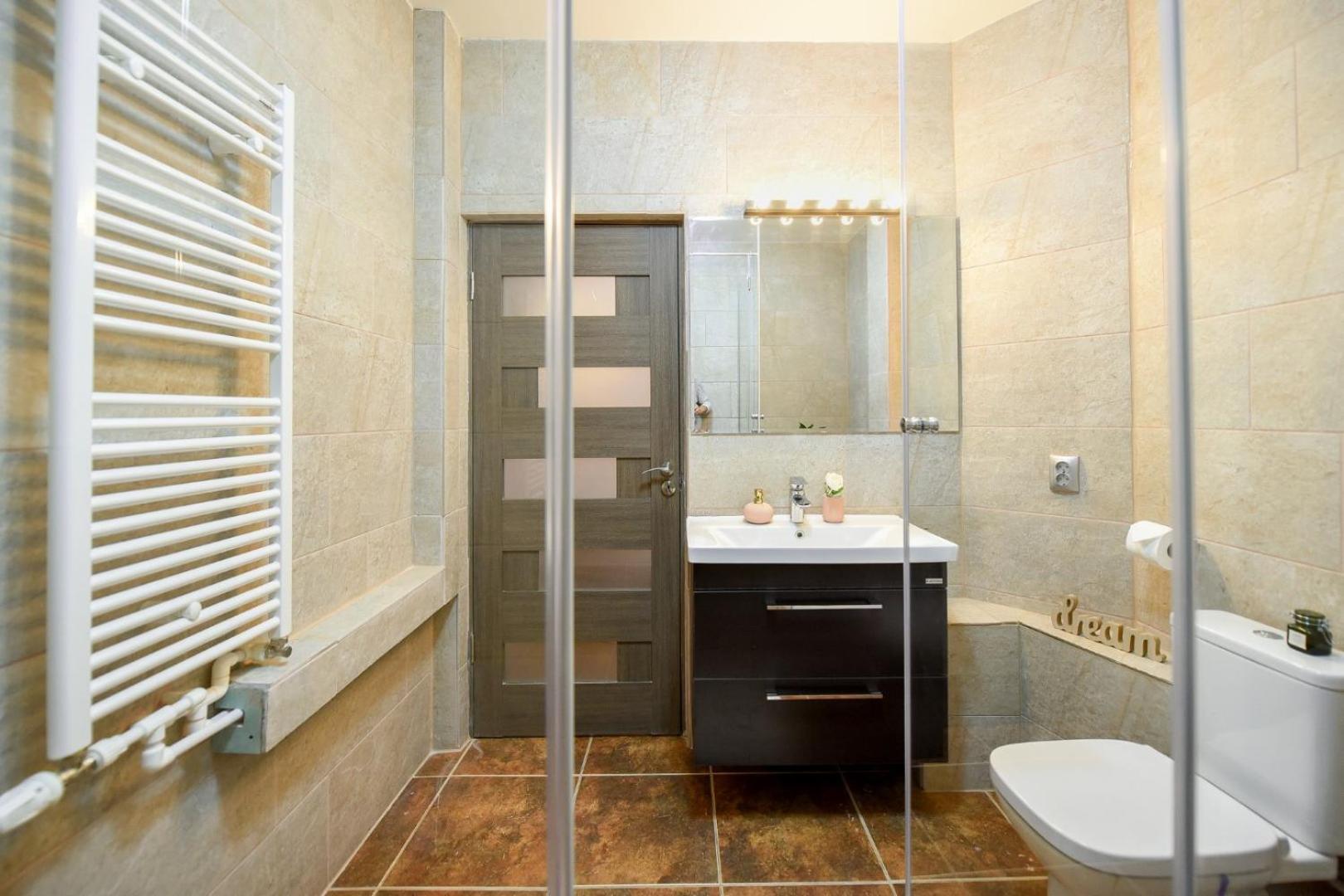 Historic Charm, Modern Comfort - Accommodation In The Heart Of The Old Town Bukarest Zimmer foto