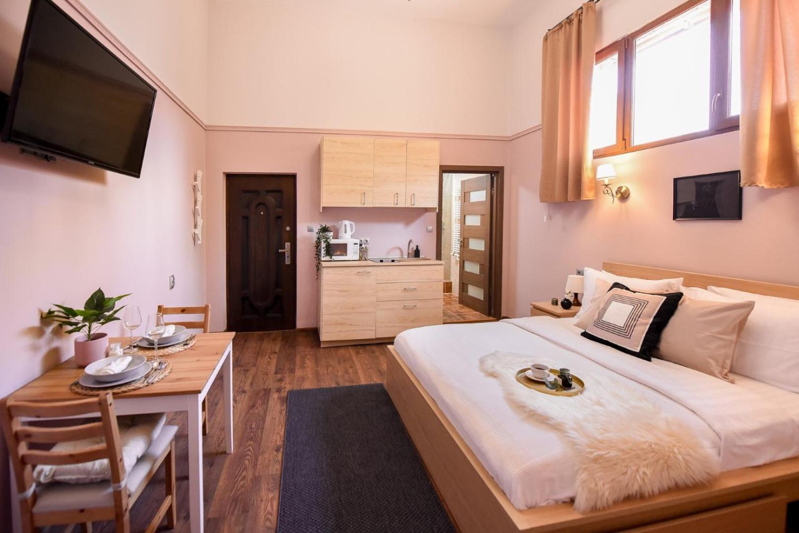Historic Charm, Modern Comfort - Accommodation In The Heart Of The Old Town Bukarest Zimmer foto