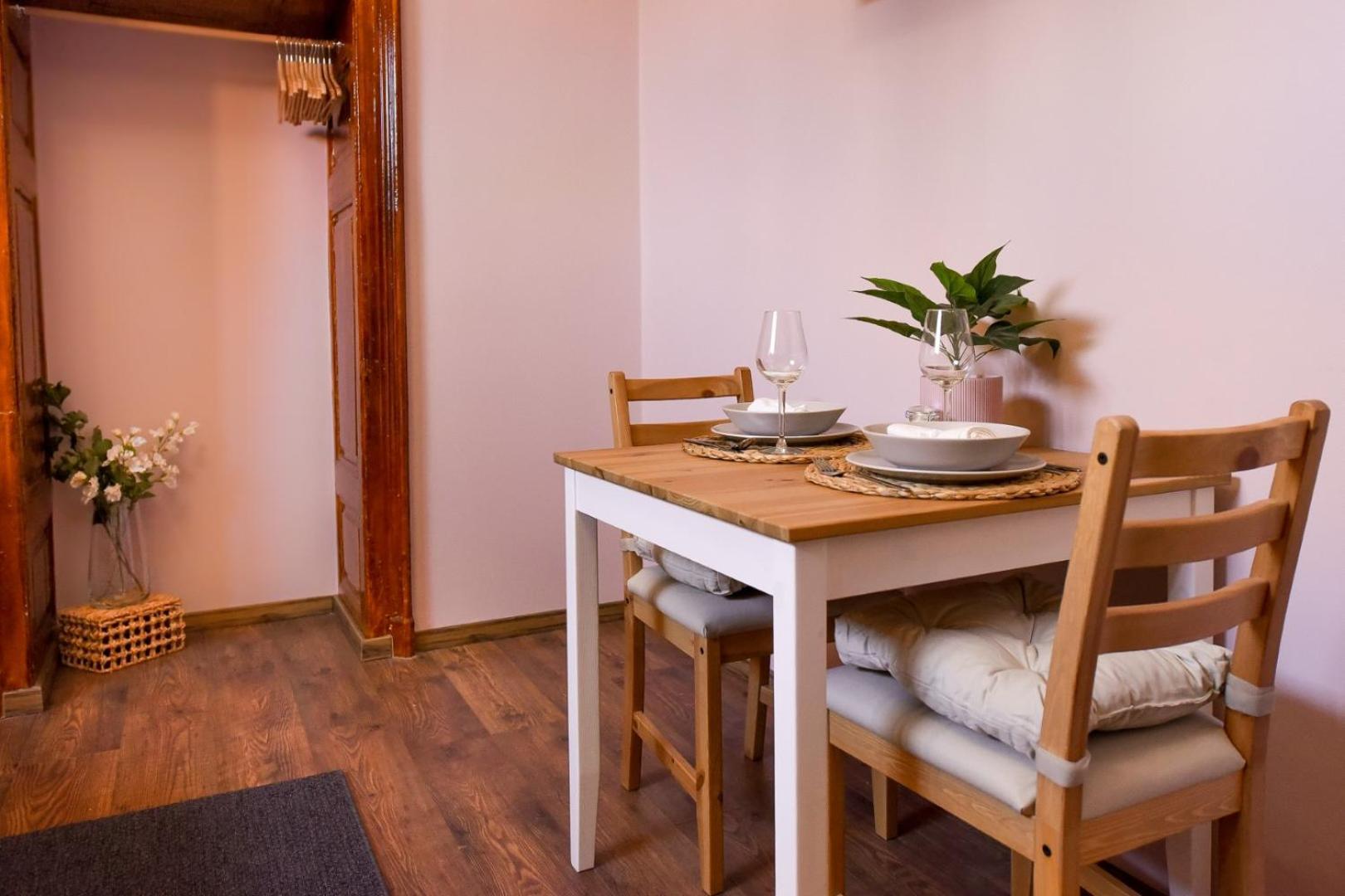 Historic Charm, Modern Comfort - Accommodation In The Heart Of The Old Town Bukarest Zimmer foto