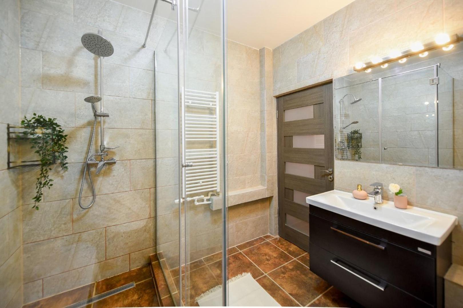 Historic Charm, Modern Comfort - Accommodation In The Heart Of The Old Town Bukarest Zimmer foto