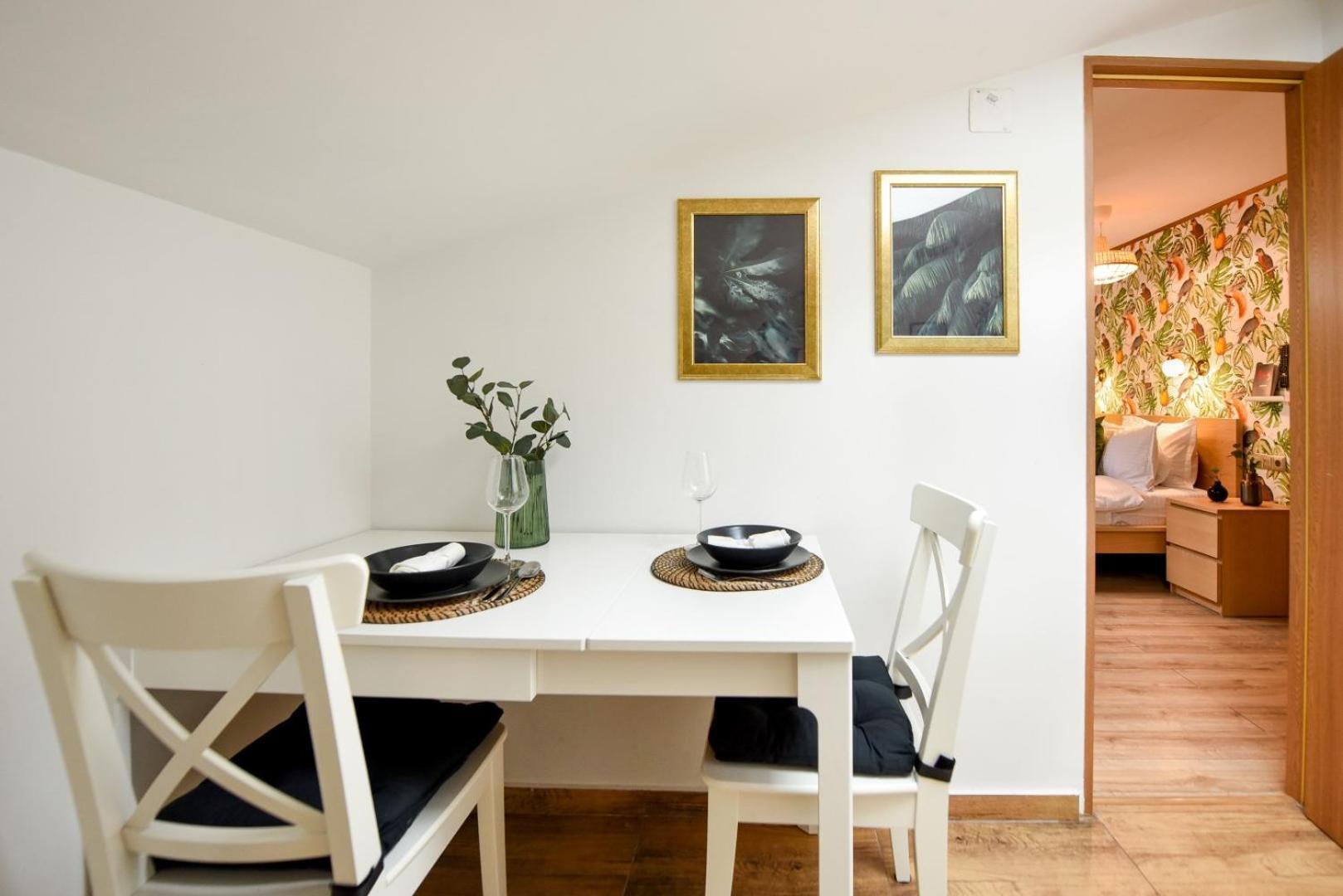 Historic Charm, Modern Comfort - Accommodation In The Heart Of The Old Town Bukarest Zimmer foto
