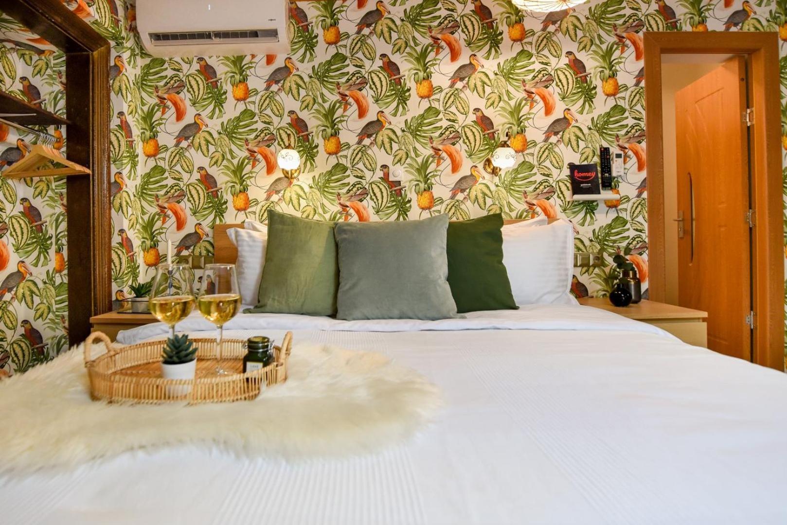 Historic Charm, Modern Comfort - Accommodation In The Heart Of The Old Town Bukarest Zimmer foto